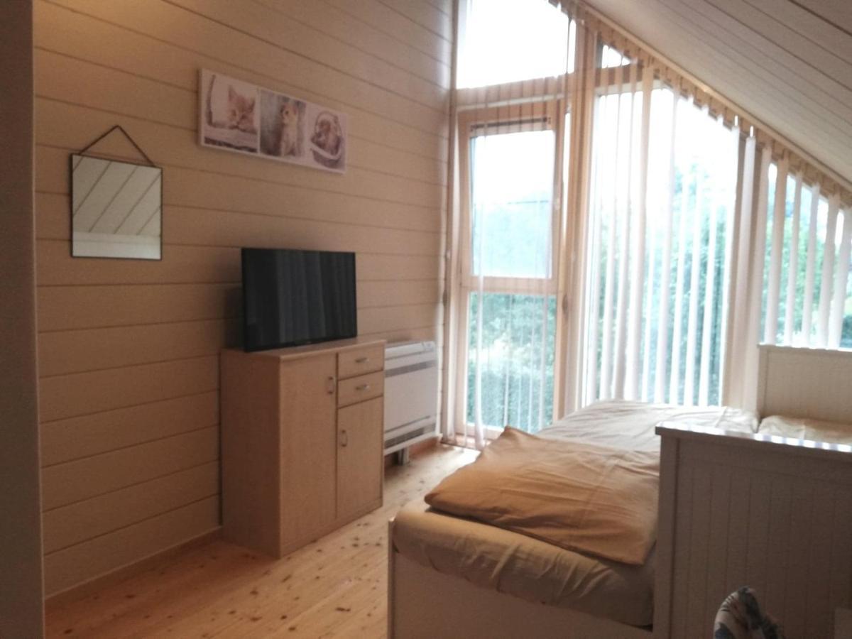 Maison 3 Chambres A 200 M De La Plage Des Lacs De L Eau D Heure Froid-Chapelle エクステリア 写真